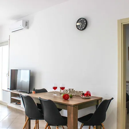 767 Apartament *